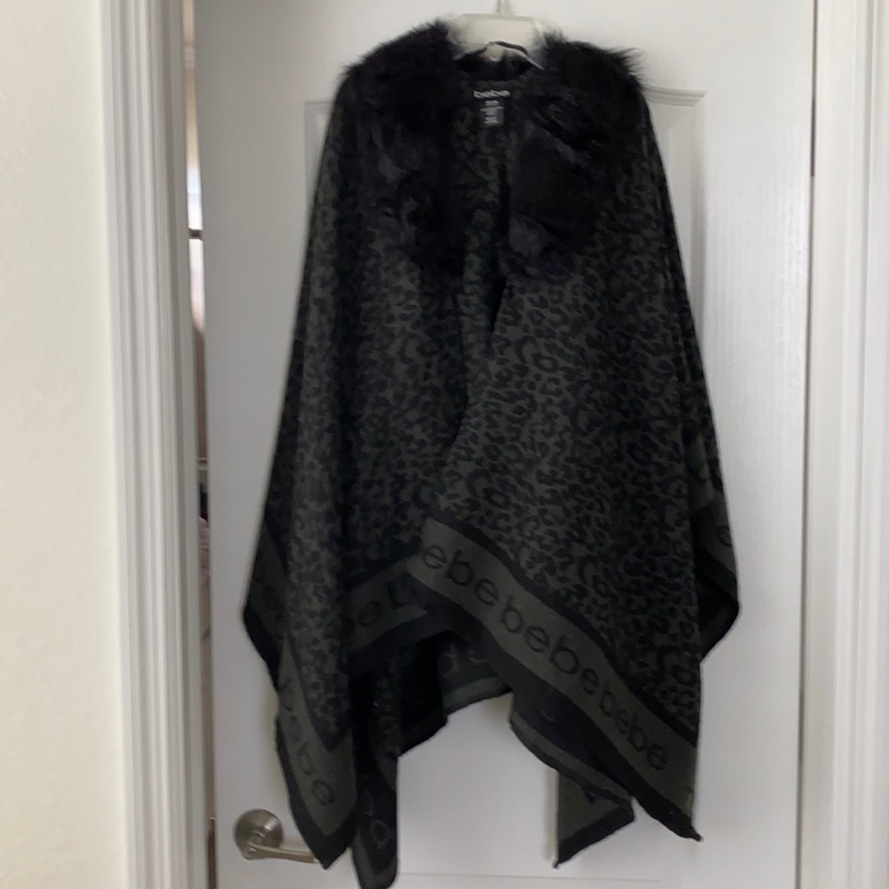 Bebe poncho/shrug